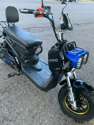 100km 4 hr charge 30km speed/70km no license needed