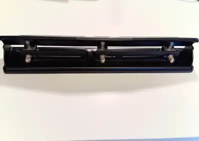 Perforateur à papier – trois trous 5$, View more