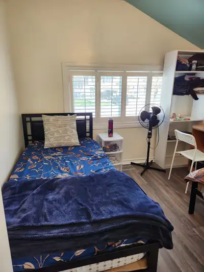 ROOM FOR RENT - PRIVATE OR SHARING-BRAMPTON- 400 MO