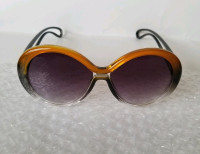 BRAND NEW! Womens Sunglasses. Lunettes de Soleil Neuf.