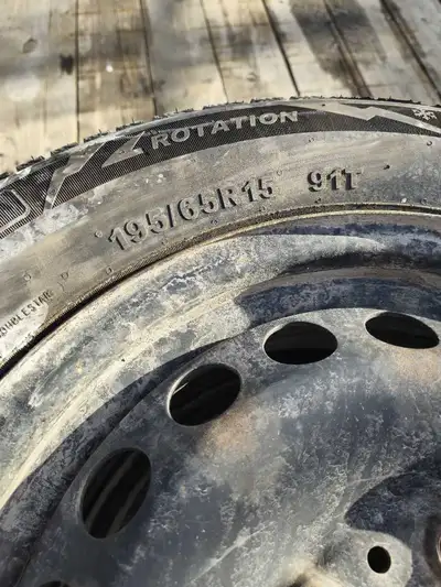 Like new winter tires only a few hundred km on them