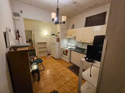 Available immediately Only for female. Monthly rent is $575 including utilities,wifi and laundry. Fi...