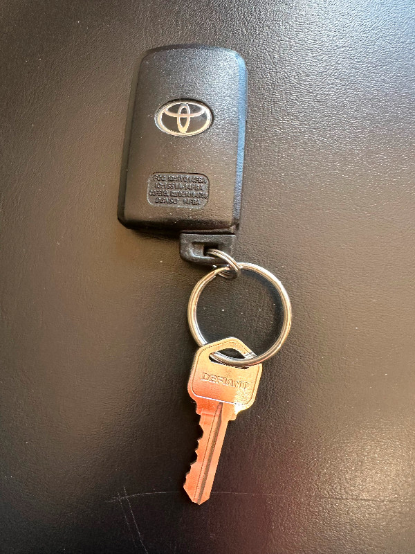 TOYOTA RAV4 Smart key Fob lost In Burnaby in Lost & Found in Burnaby/New Westminster - Image 2