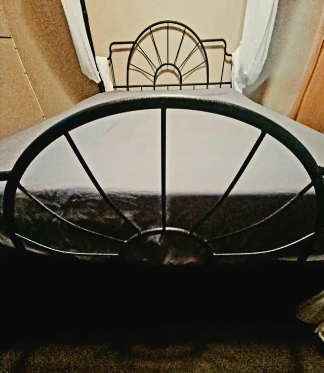 Black Iron Canopy Bed Frame570611577064663043