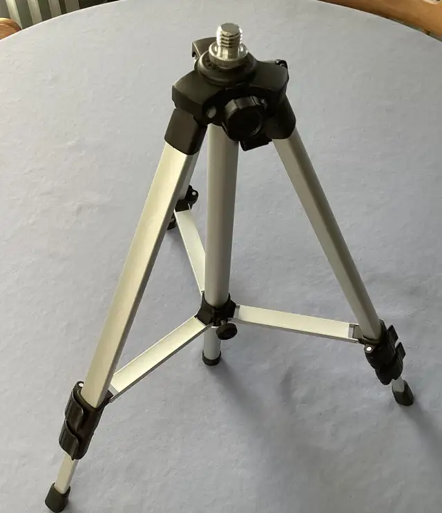 Laser Level on Tripod/ Niveau laser in Hand Tools in Ottawa - Image 3