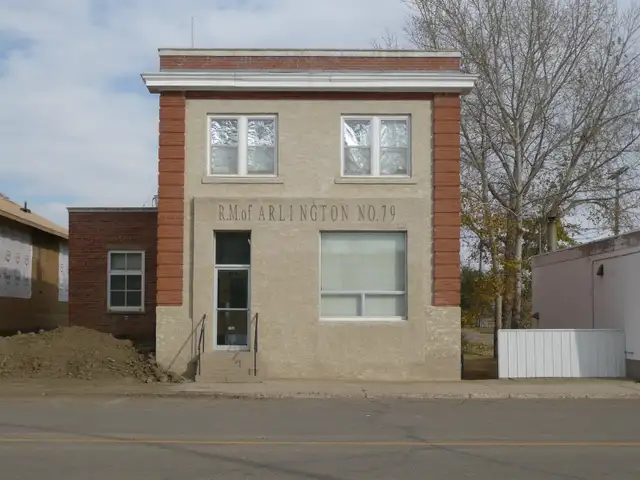 Office Building in Shaunavon For Sale with Lots of Character