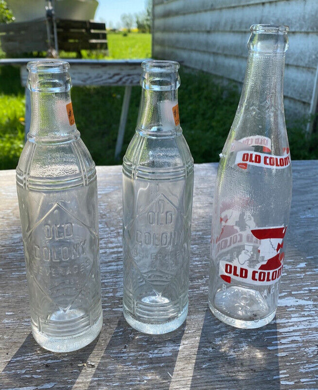 POP BOTTLES - OLD COLONY BOTTLE in Arts & Collectibles in Saskatoon