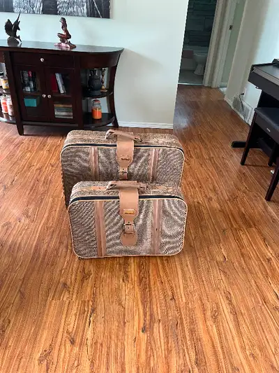 Vintage Leisure luggage set. Soft burlap texture finish. Some nicks and scratches however in good co...