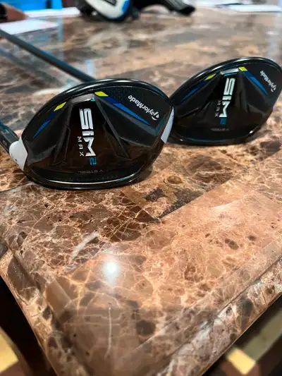 Taylormade Sim 2 Max Right Handed Hyrbids. 3 and 4 Hybrid. Barely used. Bought last summer new and d...