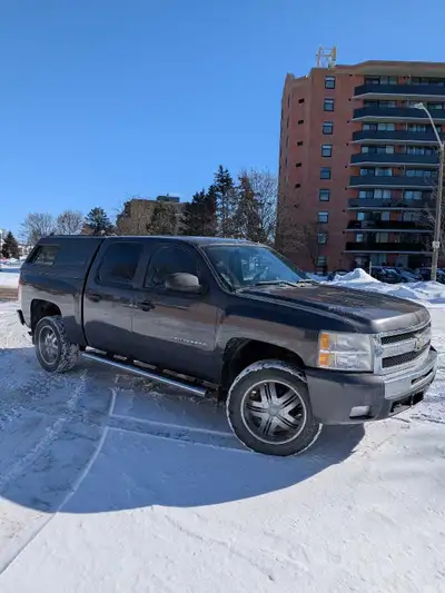 2011 Chevrolet Silverado 1500 $6500 AS IS OBO NO TRADES! Crew Cab 246,000km 5.3L V8 4x4 (electric) h...