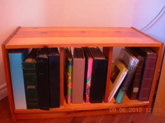 Meubles en pin solide/pine furniture,bureau avc mirroir,etagere in Bookcases & Shelving Units in City of Montréal - Image 2