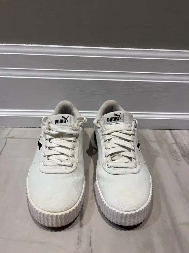 Women’s White Puma Shoes  in Women's - Shoes in Hamilton - Image 2