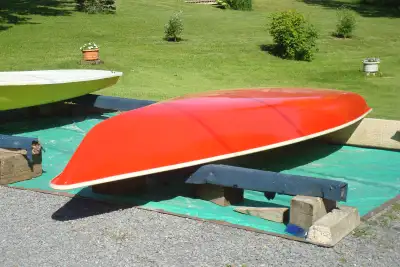 Laser sailboat. Freshly refurbished to factory new. Mast pot reinforced. Bottom faired to racing smo...