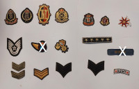 18  Badges et insignes (tissu) de l’armée Canadienne et Américai