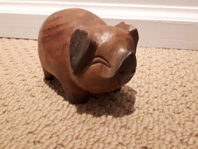 Vintage Hand Carve  Mini Pig and Cat Figurine/Statue. in Arts & Collectibles in Vancouver - Image 2
