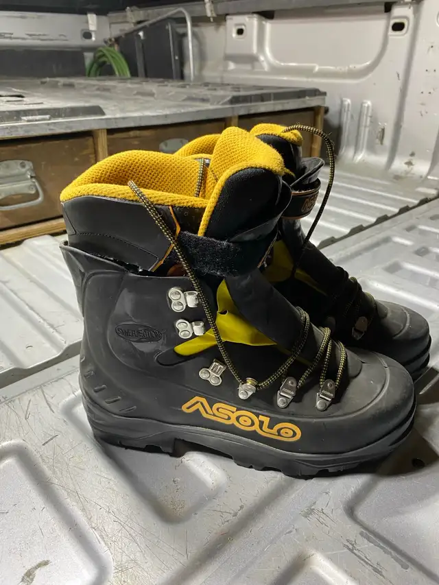 Asolo men’s boots in Fishing, Camping & Outdoors in Edmonton - Image 3