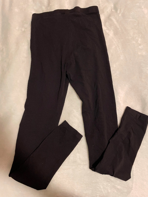 H&M black basic cotton leggings - 11/12 - EUC in Kids & Youth in Calgary