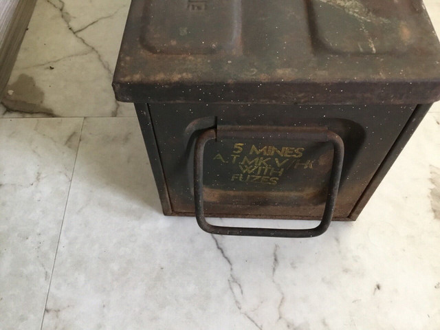 1944 Metal Military Box $100 in Arts & Collectibles in Trenton - Image 2