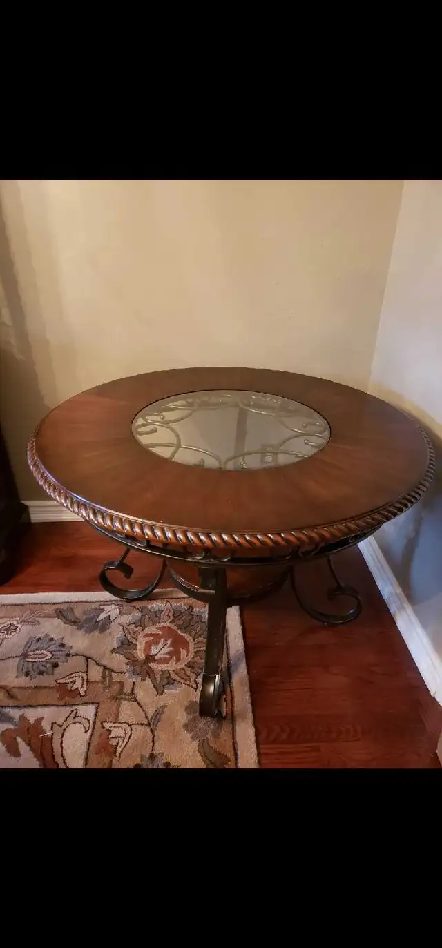 Ashley Glambrey Table & Chairs in Dining Tables & Sets in Oakville / Halton Region - Image 5