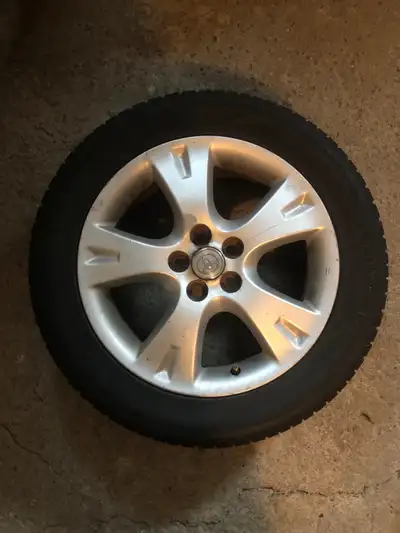 Mags 16 pouces en très bon état. Originalement sur une corolla XRS. Pneus Continental bons pour 2-3...