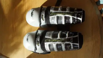 Kids Bauer Supreme Hockey Shin Pads Size 10" (25 cm), View more