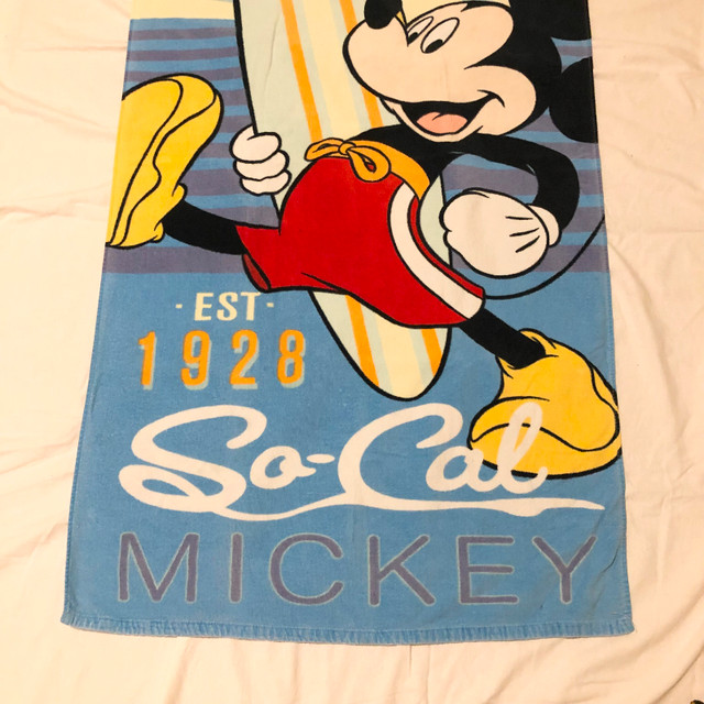 Disney Mickey Mouse Beach Towel So Cal Surfboard Surfing Mickey in Other in City of Toronto - Image 3