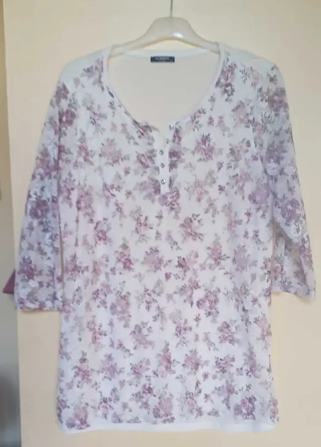 Women's Floral Blouse in Women's - Tops & Outerwear in Kitchener / Waterloo - Image 2