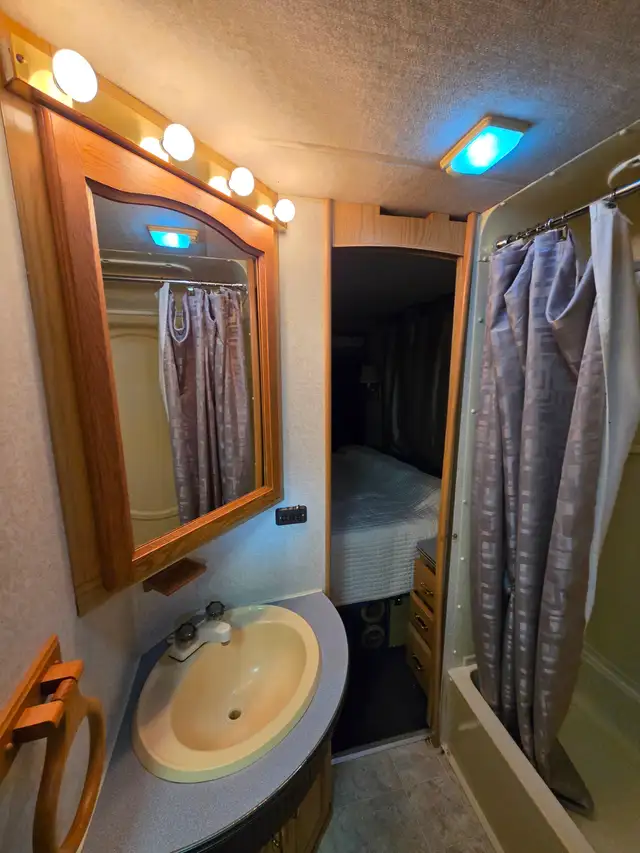 1996 34ft A class motorhome Vectra Winnabego in RVs & Motorhomes in Nanaimo - Image 8