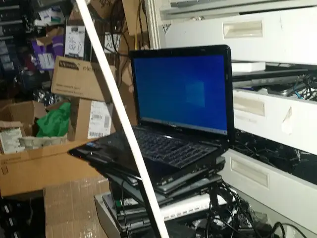 toshiba l750 i5 2410 4g 500g win10 pro wifi webcam dvdrw - many in Other in City of Montréal - Image 5