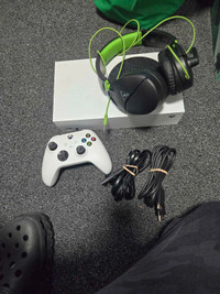 Xbox series s like new + turtle Beach head set 