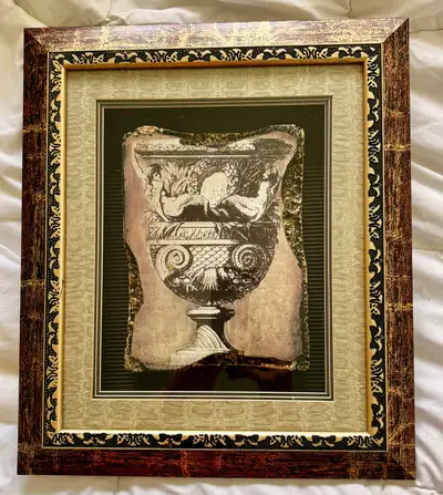 Cadre décoratif, 12 1/2 po large x 14 1/2 haut revenus un vas, View more