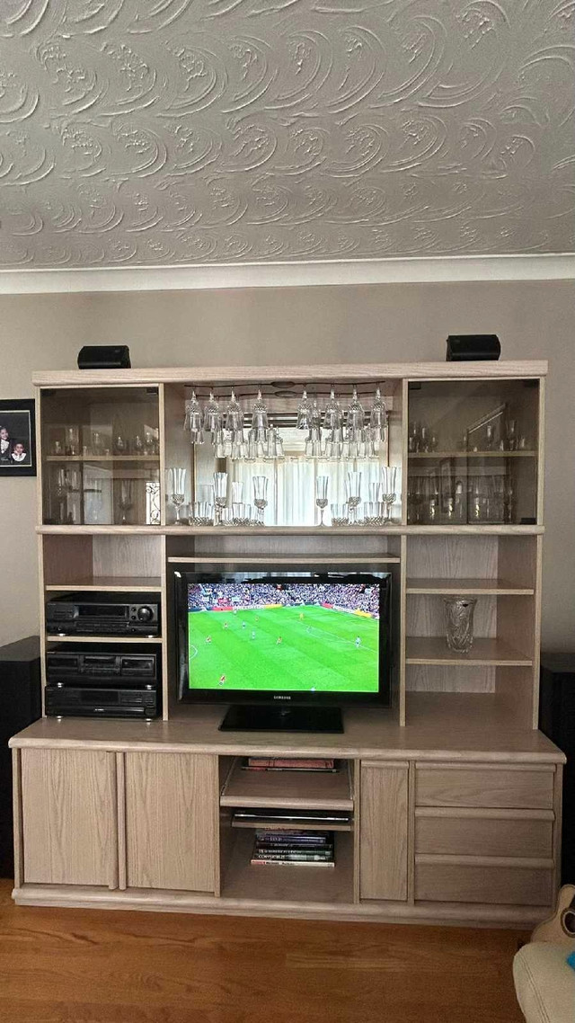 Entertainment unit and coffee table set in TV Tables & Entertainment Units in Mississauga / Peel Region