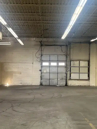 Denison St/Woodbine, Markham Warehouse for rent Convenient transportation 5,000 square feet Equipped...