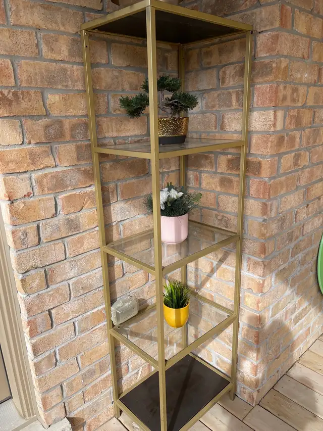 Modern shelf in Bookcases & Shelving Units in Markham / York Region - Image 2