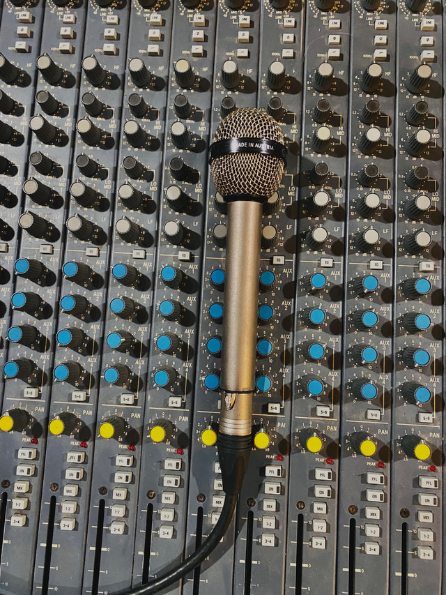 Vintage ️ Microphone Clear Out - AKGs, Shures in Pro Audio & Recording Equipment in Renfrew - Image 4
