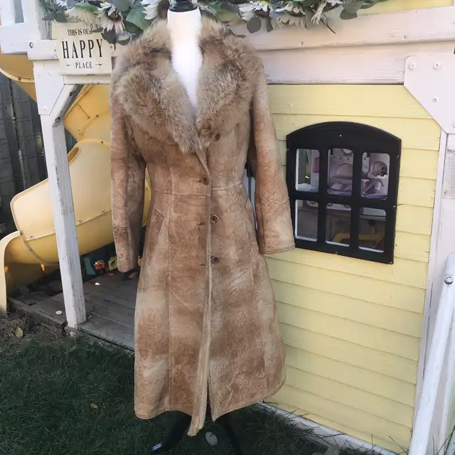 Vintage women’s Cosa Nova Shearling coat in Women's - Tops & Outerwear in City of Toronto - Image 7