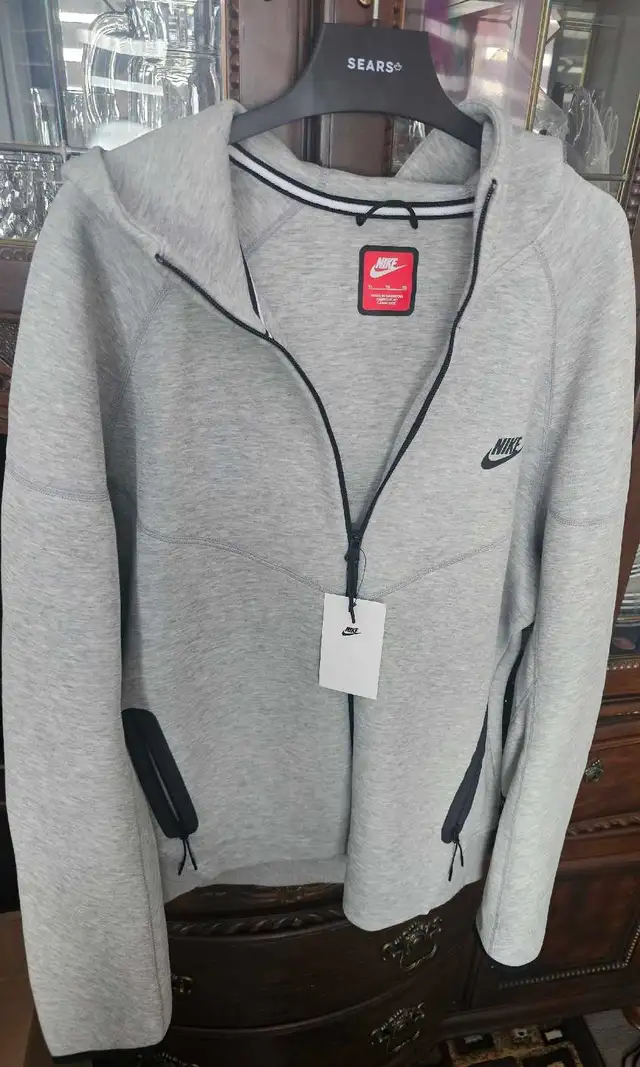 Nike Tech Fleece537090596757186561
