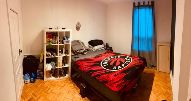 Private room - 2 min . walking to Lansdowne station!!! in Room Rentals & Roommates in City of Toronto - Image 2