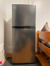 Danby Mid-sized fridge with large freezer