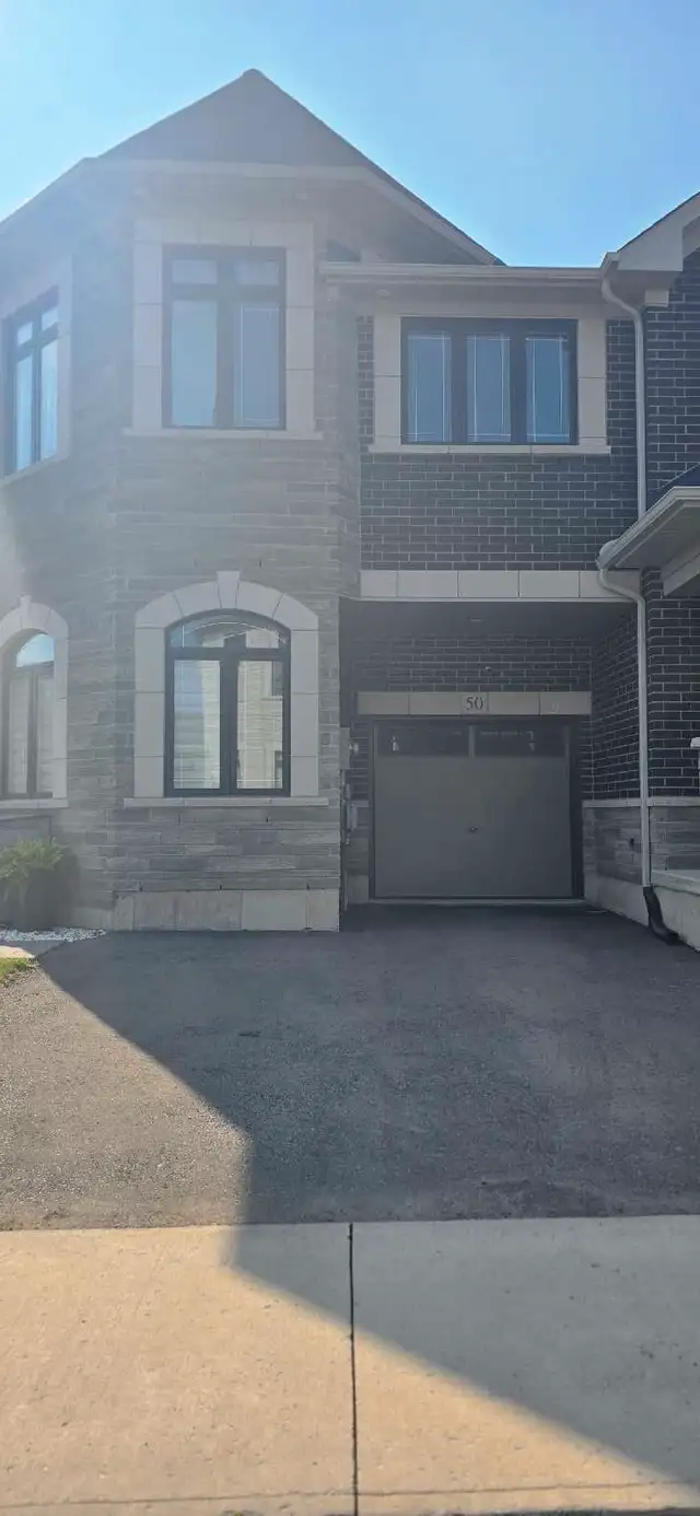 End unit townhouse Waterdown 63347542964993121