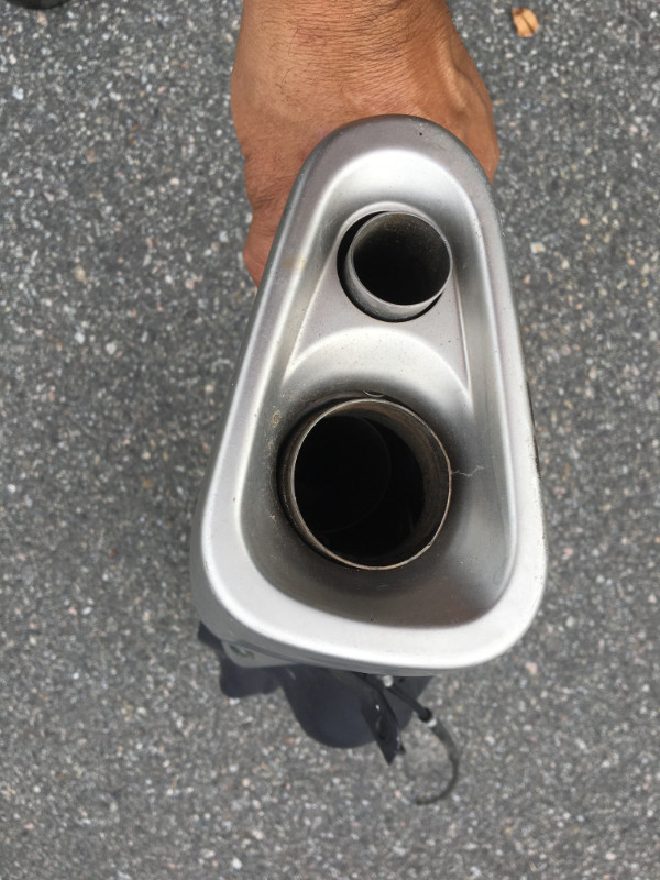 Muffler exhaust D'origine Honda CBR 1000 2008 a 2016 Usager! dans Pièces et accessoires pour motos  à Laval/Rive Nord - Image 3