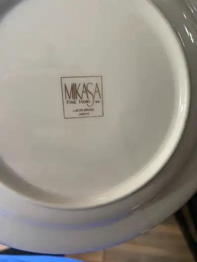 Beautiful Mikasa dish set excellent condition. Place setting for 9 Serious injuries only please