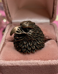 Raven with jewelled eye ring