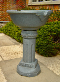 Beautiful Polyresin/Fiberglass Garden/Patio Birdbath/Fountain