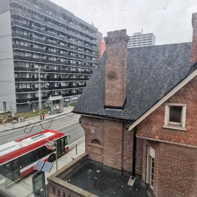 Downtown Spadina Private Studio Sublet in Short Term Rentals in City of Toronto - Image 9