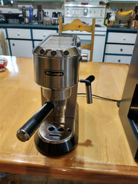 Delonghi EC680M espresso machine