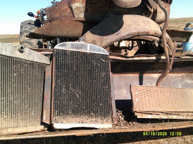 Model T rad and fenders. in Engine & Engine Parts in Lethbridge - Image 3