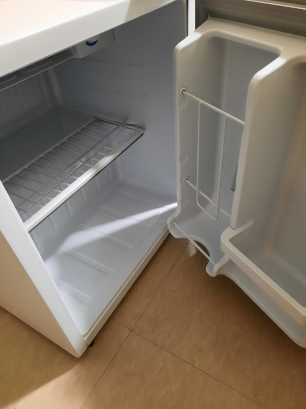 Danby Compact Refrigerator in Refrigerators in City of Toronto - Image 2