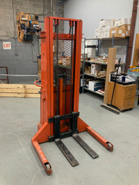 Electric Stacker Forklift