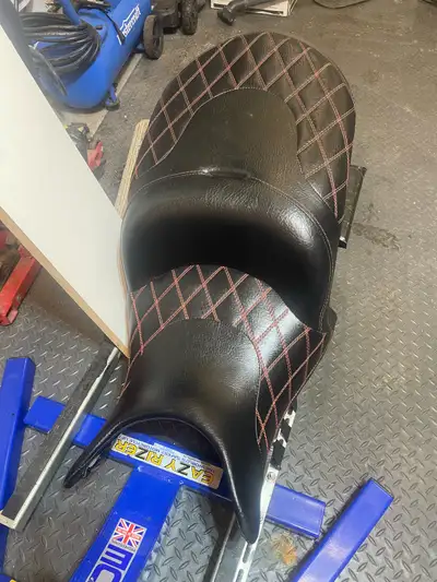 Victory cross country heated seat (low) driver gel pad ,double diamond stitched .work done by triple...